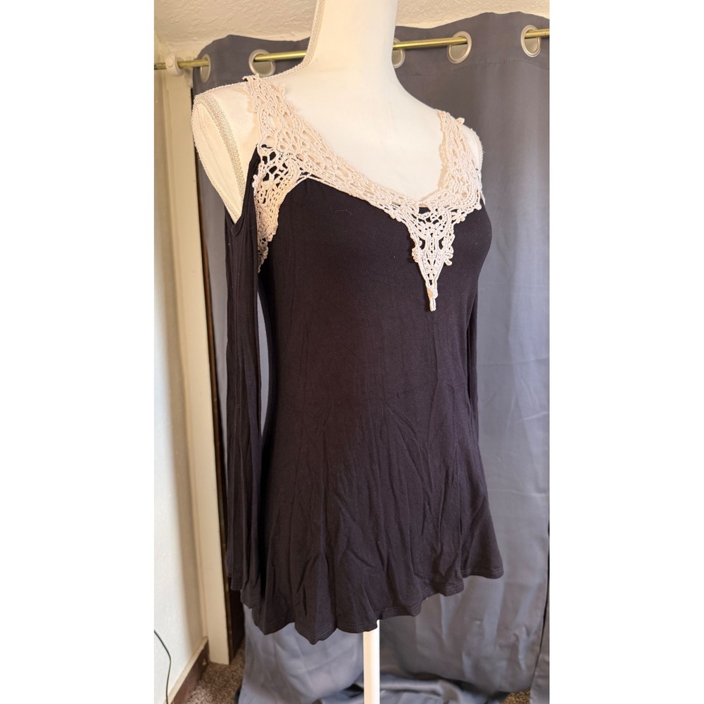 Venus Womens Black Cold Shoulder Crochet Lace Neck Bell Sleeve Top XS